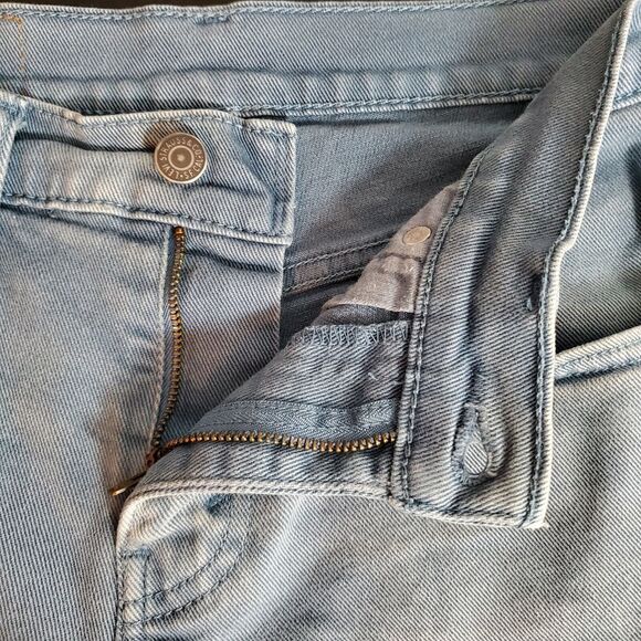 Levis Womens 511 Bermuda Denim Shorts Size 29 Mid Rise Stretch Cuff Hem - Picture 3 of 5